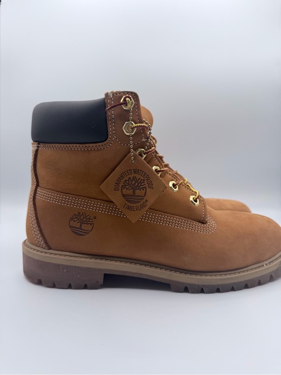Timberland Wheat Brown women’s Leather Work Boots with Black Collar Timberland Wheat Brown Leather Work Boots with Black Collar main image 3